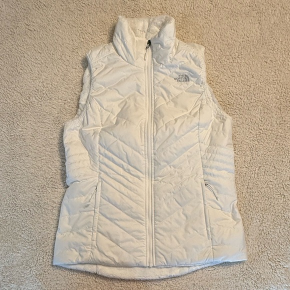 The North Face Women's White Quilted Vest - Picture 1 of 10